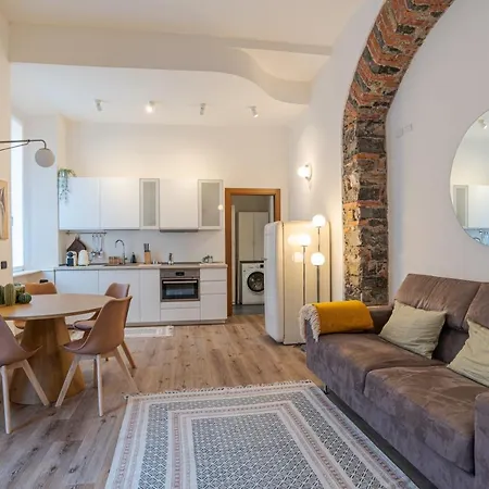Guesthost - Elegant & Charming In Cernobbio! تْشيرنوبيو