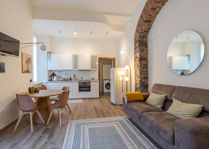 Guesthost - Elegant & Charming In Cernobbio! تْشيرنوبيو
