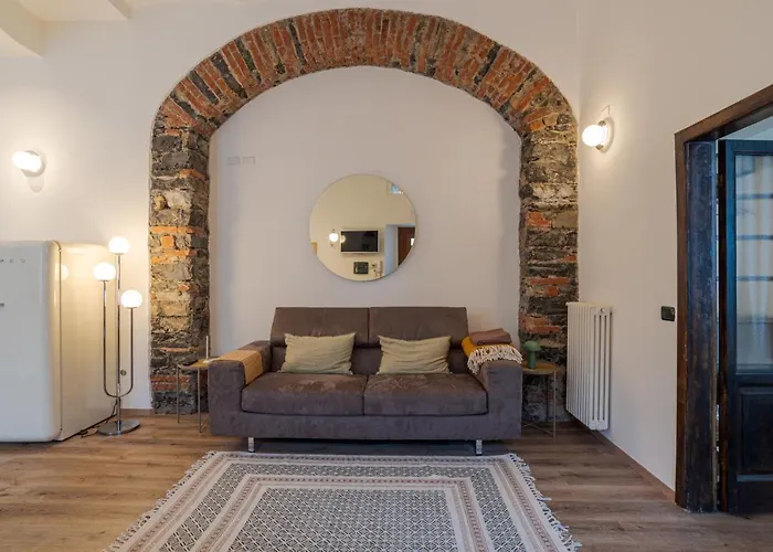 Guesthost - Elegant & Charming In Cernobbio! تْشيرنوبيو