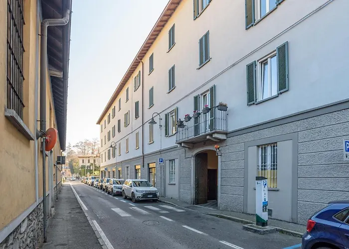 Guesthost - Elegant & Charming In Cernobbio! アパート
